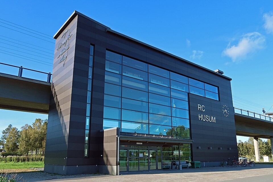 File:Husum station, Sweden (2020).jpg