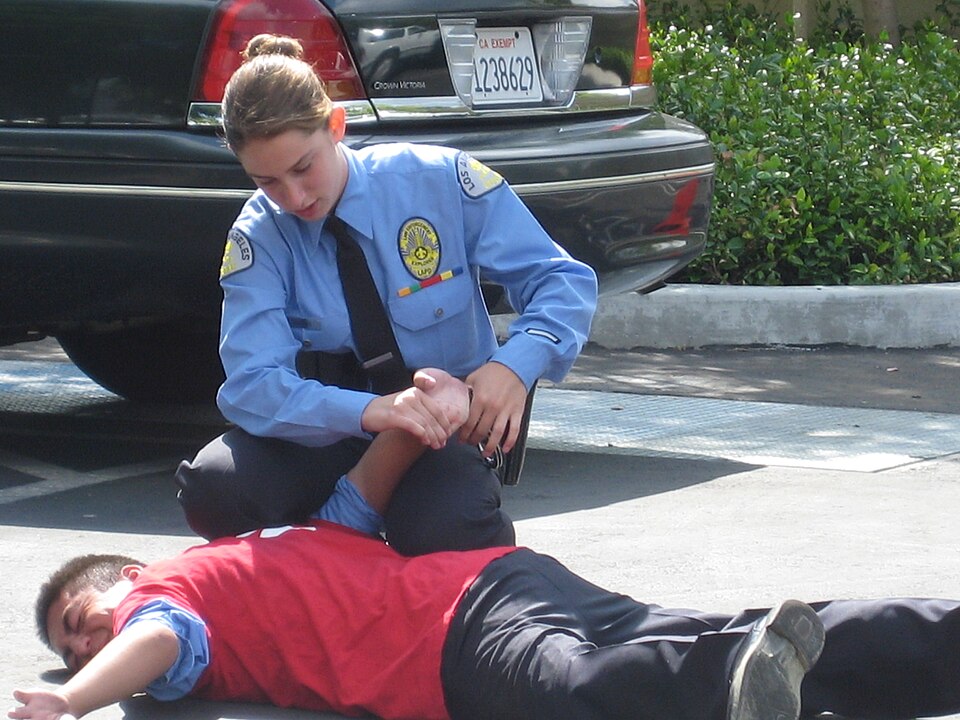 File:LAPD Explorer Cuffing.jpg
