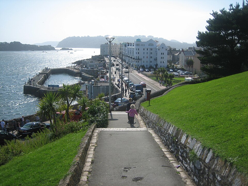 File:Plymouth west hoe.jpg