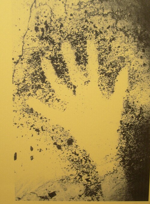 File:Prehistoric Hand Outline Cosquer Cave.JPG