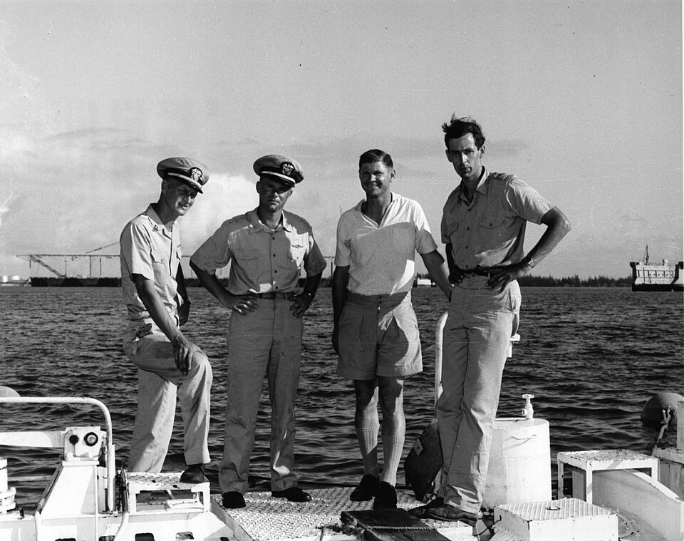 File:USN 1044872 Bathyscaphe Trieste.jpg