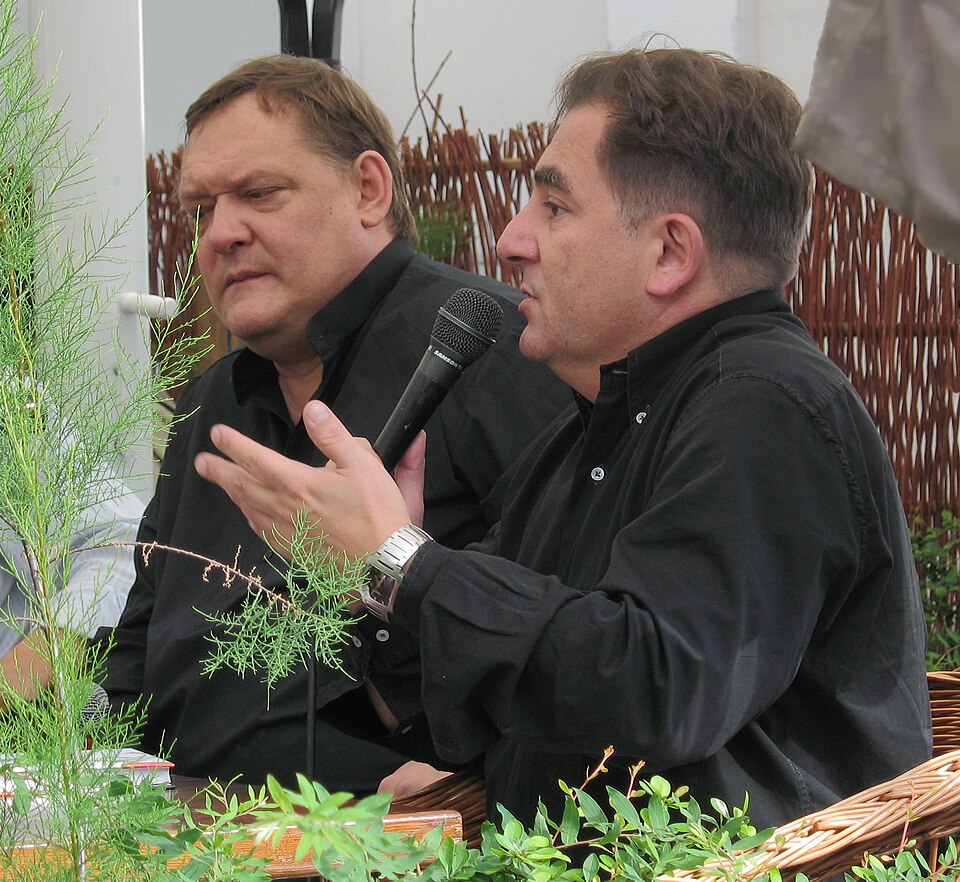 File:Bikont i makłowicz.JPG