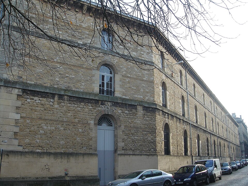 File:Bordeaux CAPC.JPG