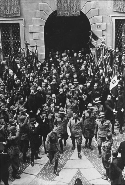 File:Bundesarchiv Bild 102-09843, Mussolini in Mailand.jpg
