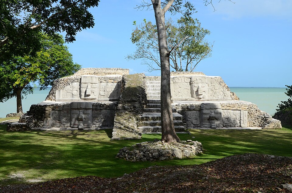 File:Cerros Ruins, Corozal, Belize.JPG
