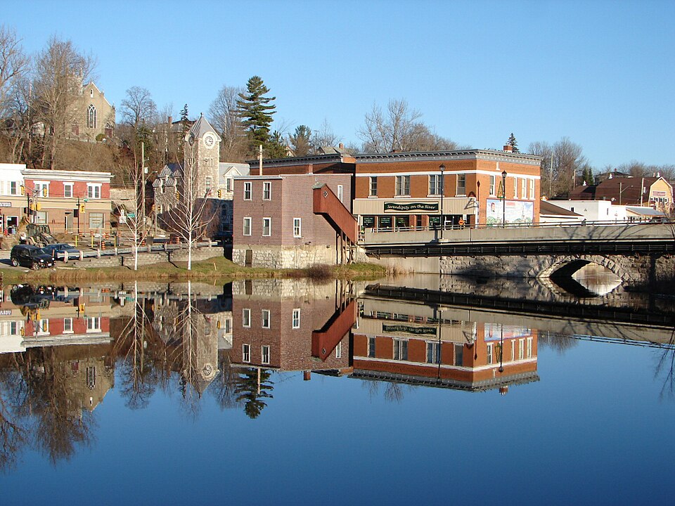 File:Eganville Ontario.JPG