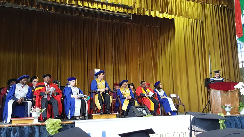 File:IMG20200906graduation2017.jpg