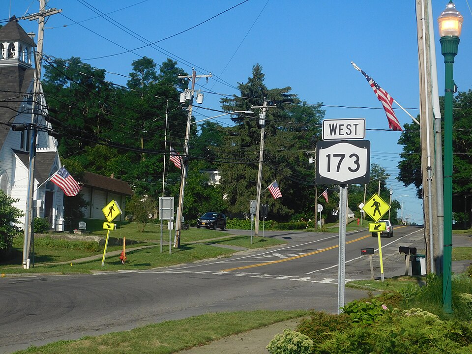 File:NY 173 west in Jamesville.jpg