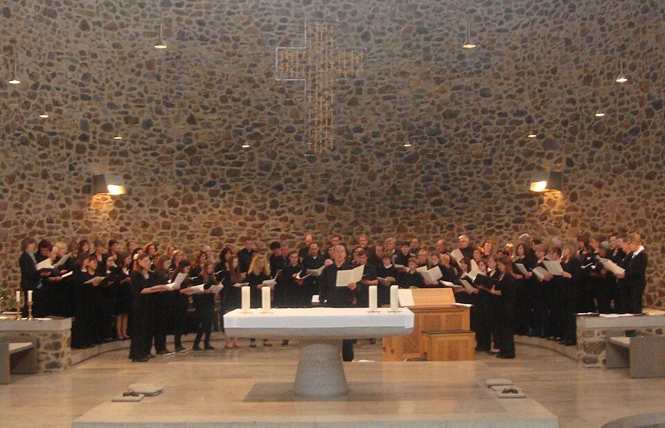 File:St. Martin choirs 2012 crop.JPG