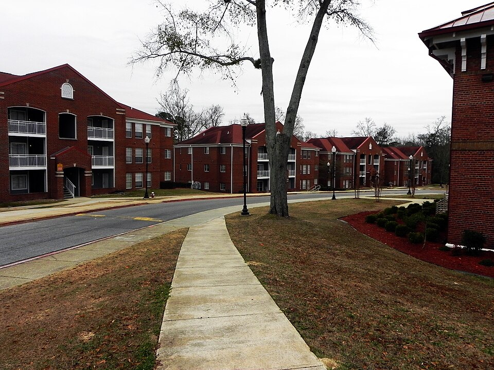 File:Tuskegee University -The Commons Apartments.jpg