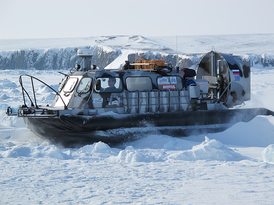 File:СВП Хивус-10 на Таймыре.JPG