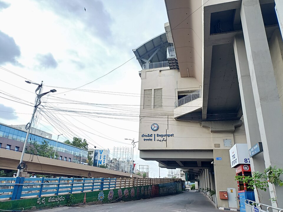 File:Begumpet Metro Station.jpg