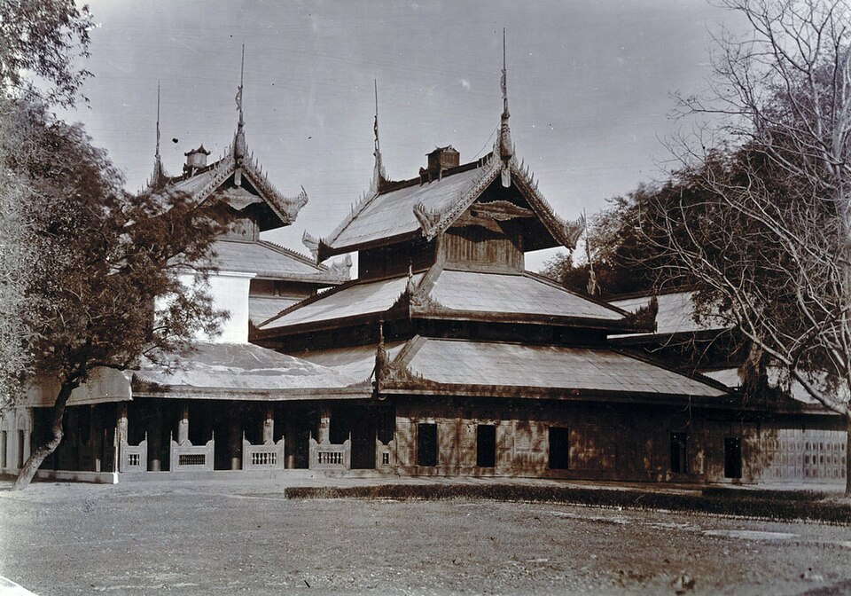 File:Chief Queen's Apartments, Mandalay Palace.jpg