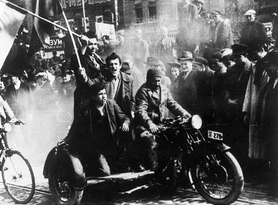 File:Demonstracije u Beogradu 27. marta 1941.jpg