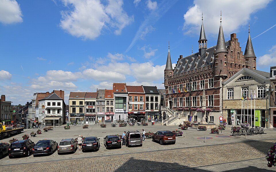 File:Geraardsbergen Markt R02.jpg
