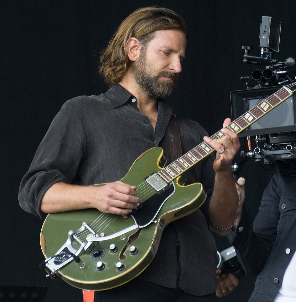 File:Glasto17-47 (35547412806) (cropped).jpg