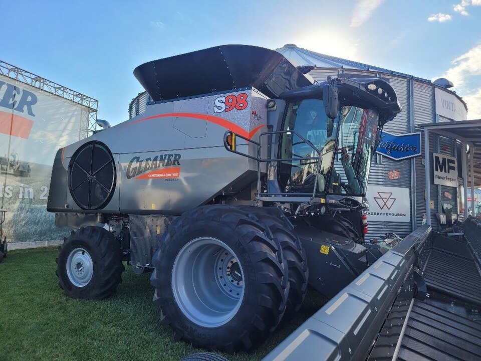 File:Gleaner S98 Centennial Edition.jpg