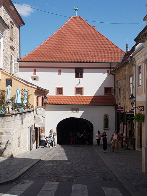 File:Kamenita Vrata, srpen 2021.jpg