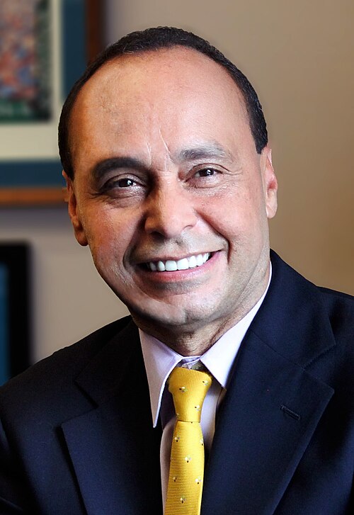 File:Luis Gutiérrez official photo (cropped).jpg