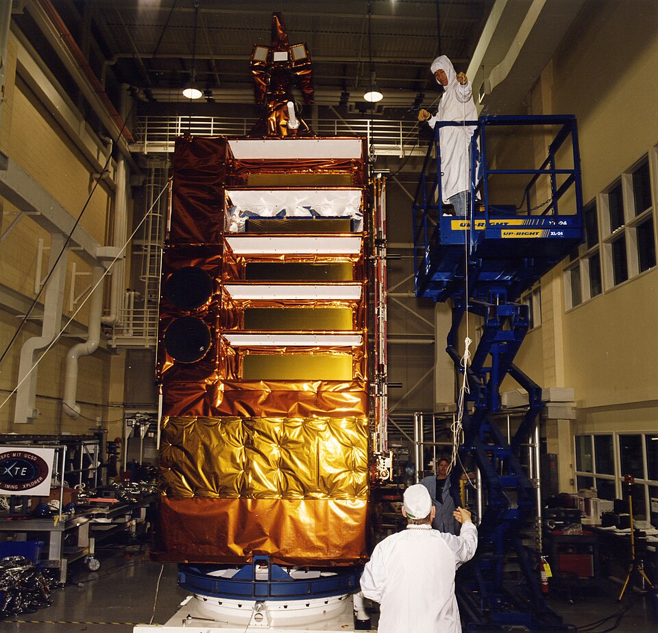 File:RXTE preparations.jpg
