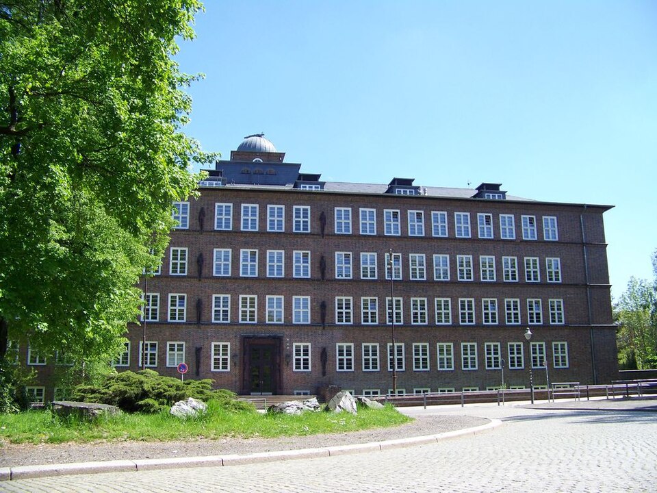 File:Schulansicht Georgius-Agricola-Gymnasium (Chemnitz, 2008).jpg