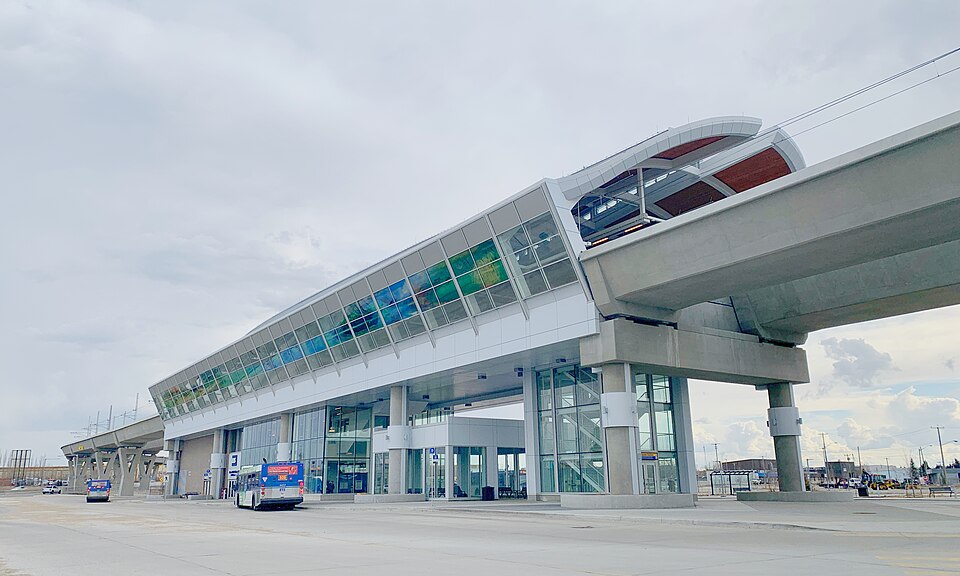 File:Davies LRT station 04-13-2023.jpg