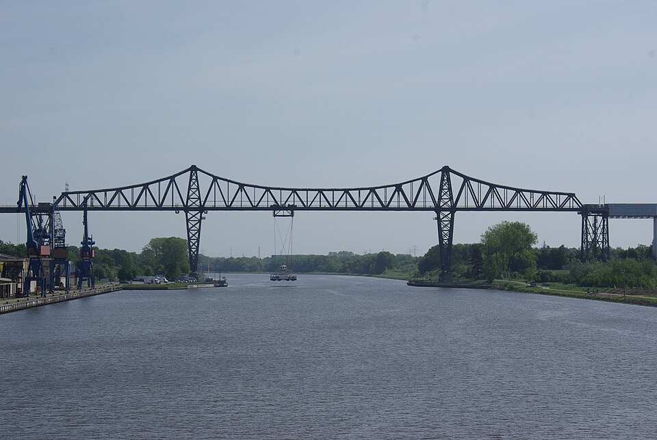 File:Eisenbahnbrücke Rendsburg.jpg