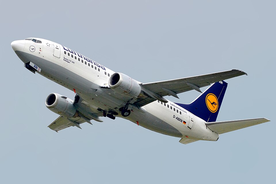 File:Lufthansa Boeing 737-300 (D-ABXN) 01.jpg