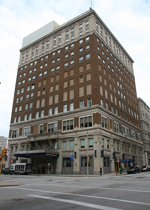 File:Milwaukee Athletic Club (5170597084).jpg