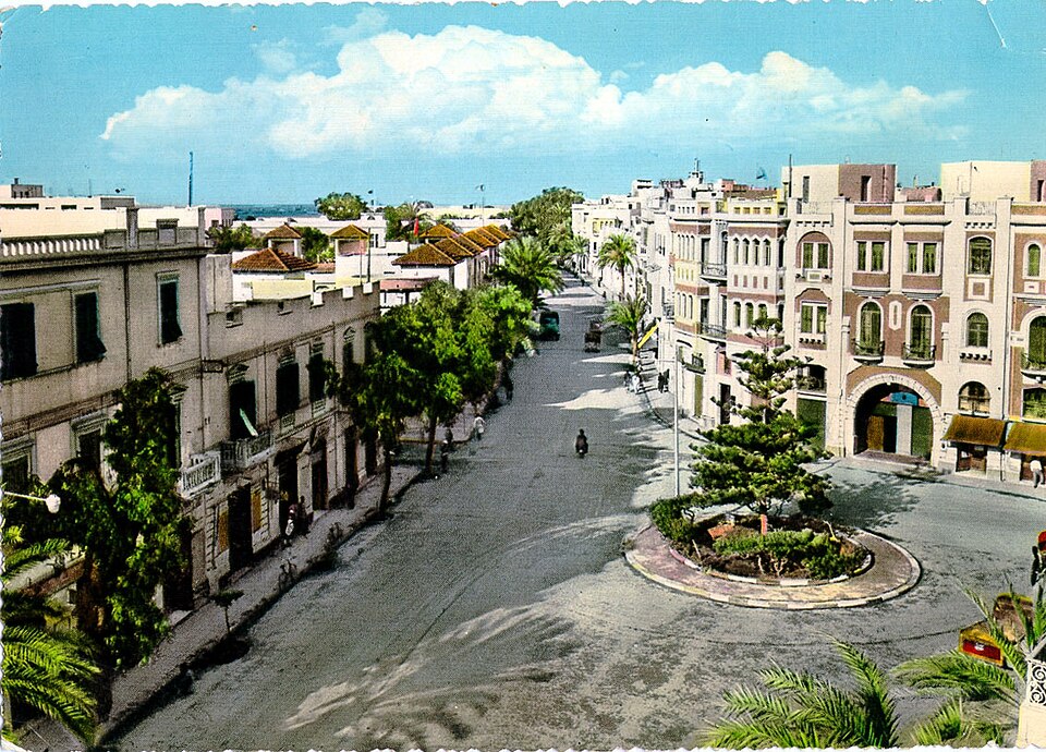 File:Piazza del Shagara Bengasi 1964.jpg