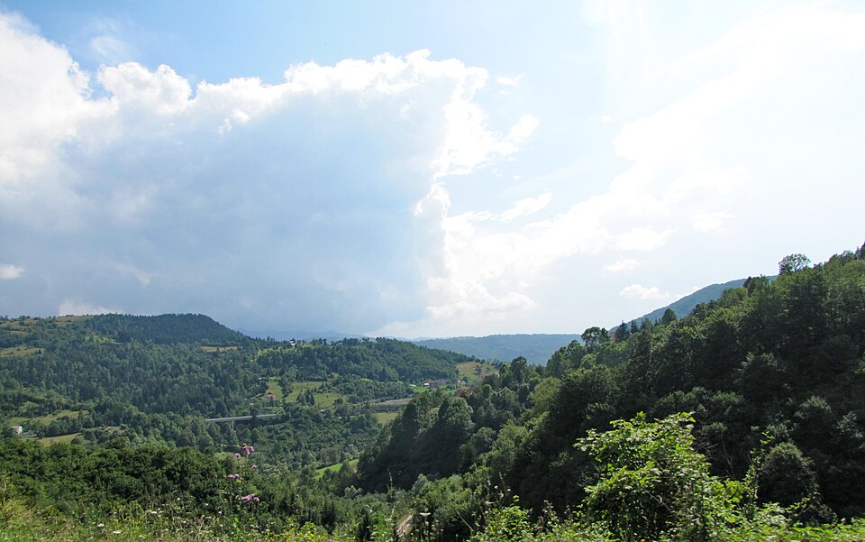 File:Vidrenjak river valley 18.JPG