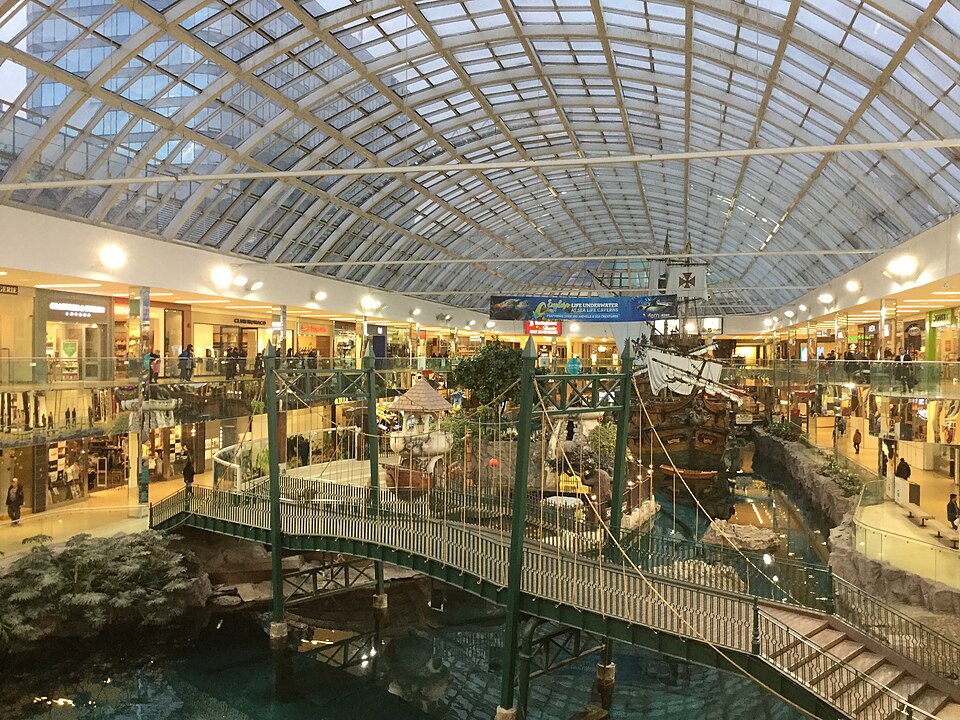 File:WestEdmontonMall2017.jpg