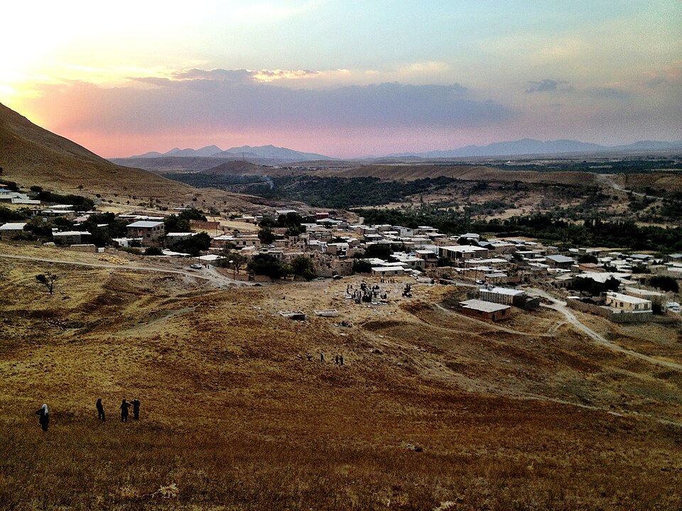 File:روستای طاهره خاتون.JPG