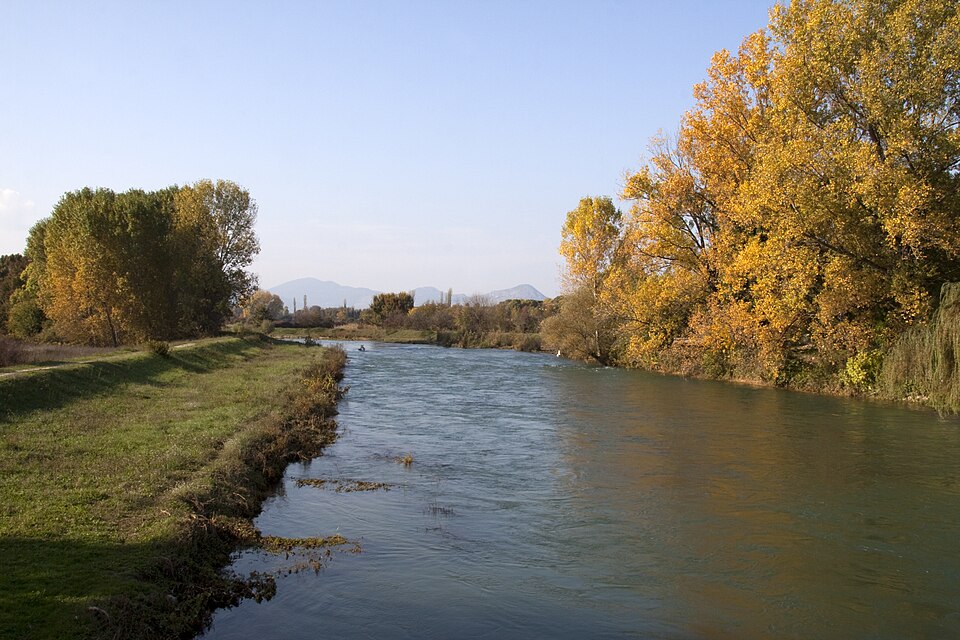 File:Autumn River Ljubuski (4061244972).jpg