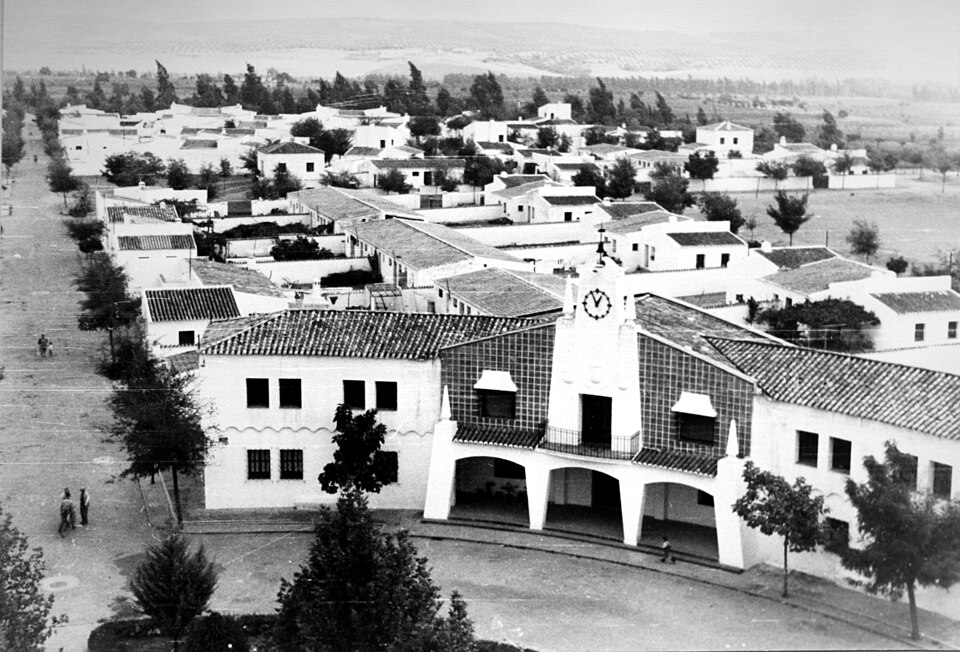File:Ayuntamiento de Algallarín.jpg