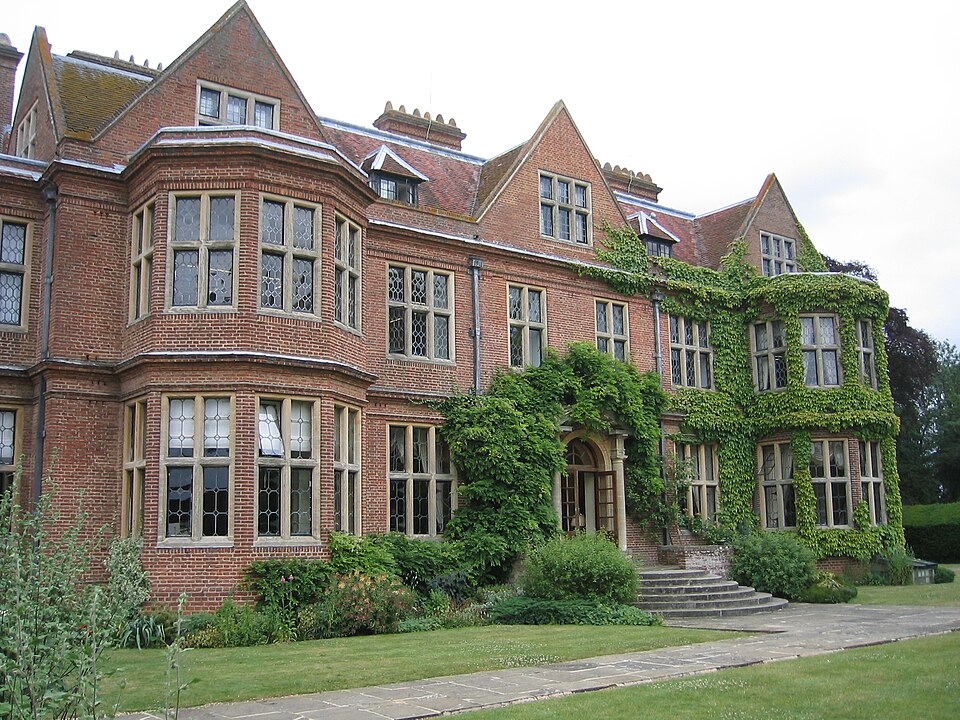 File:Horwood House, rear exterior.jpg