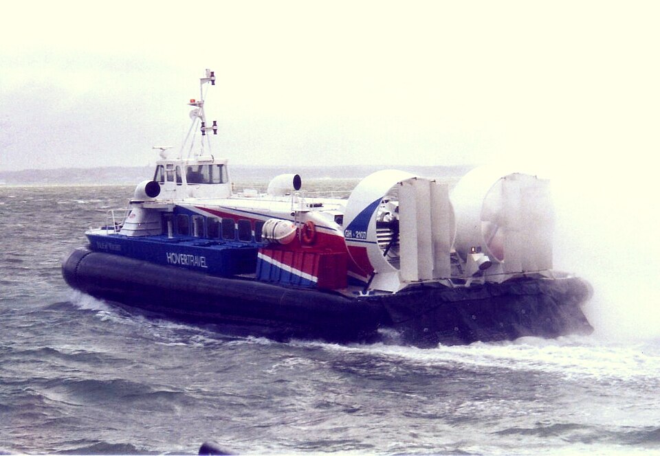 File:Hovercraft in Southsea.jpg