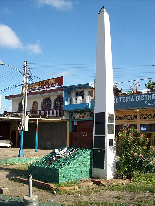 File:Monumento a la campaña sanitaria 2.jpg