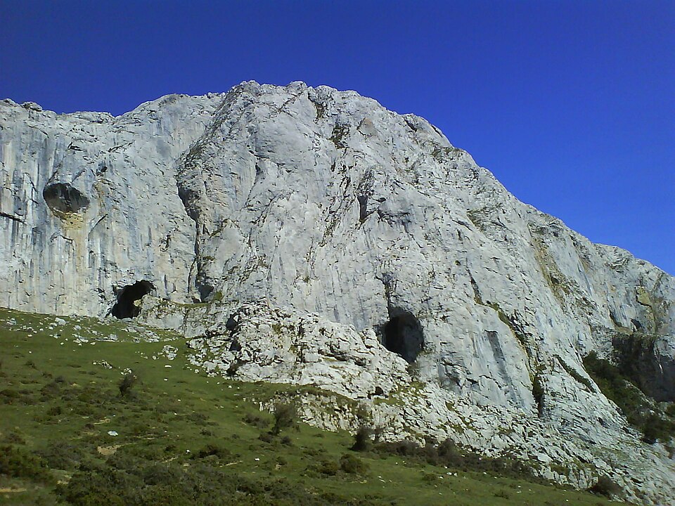 File:Mugarra, pared 1.JPG