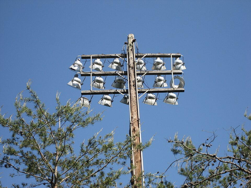 File:Occoneechee lights.jpg