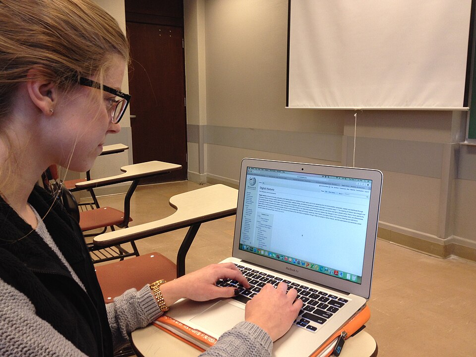 File:Student with computer.JPG