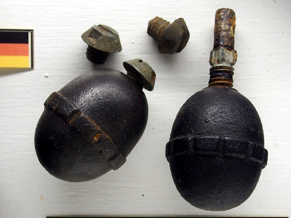 File:Egg grenade, Musée Somme 1916, pic-043.JPG