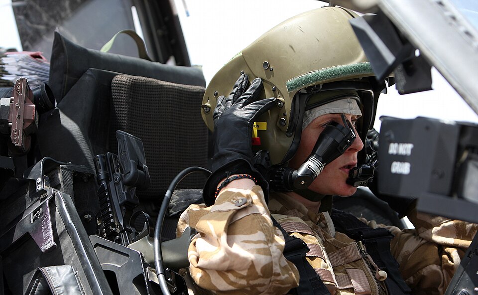File:Female Apache Pilot MOD 45151297.jpg