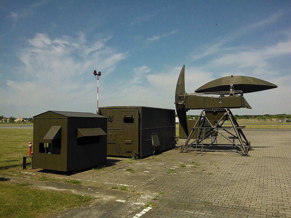 File:Flugsicherungstechnik PAR-C.jpg