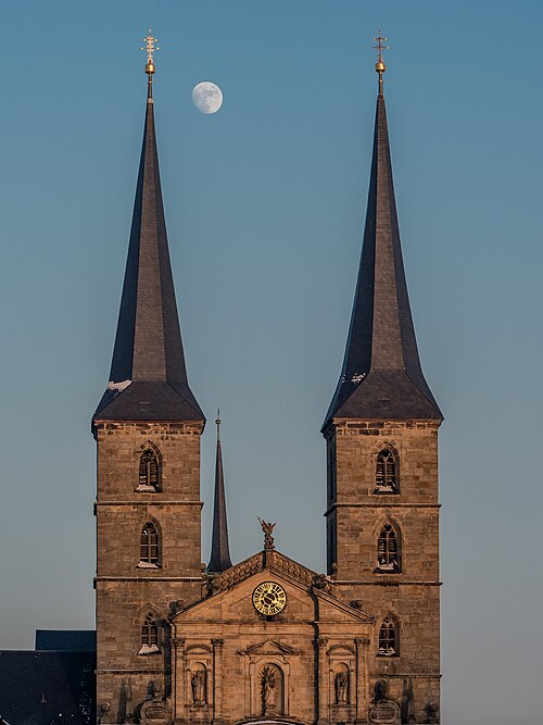 File:Michelsberg-Türme-1215108.jpg