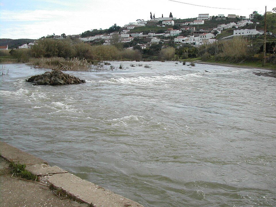 File:Ribeira de Odeleite.JPG