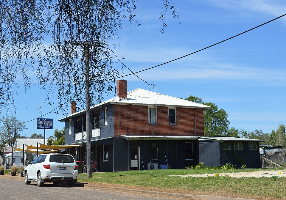 File:Spring Ridge Royal Hotel.JPG