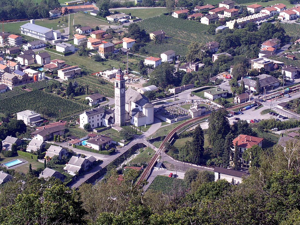 File:Verscio mit Kirche.jpg