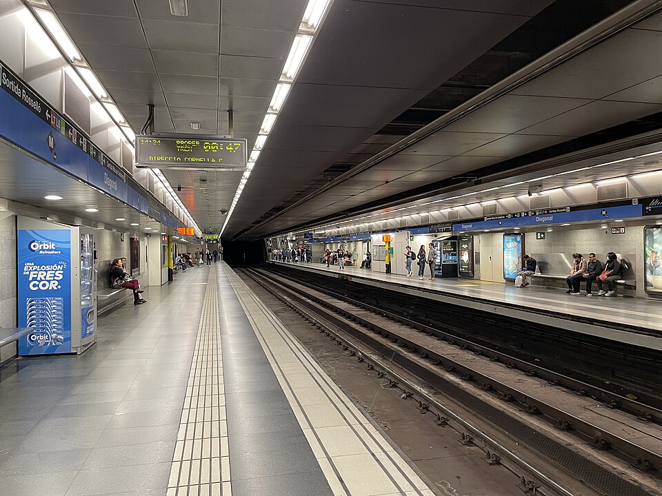 File:Estació Diagonal L5 octubre 2023.jpg