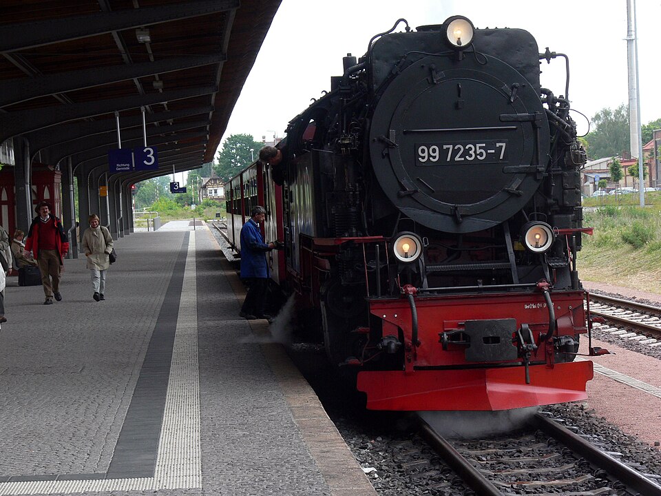 File:Harzer Schmalspurbahn 01.jpg